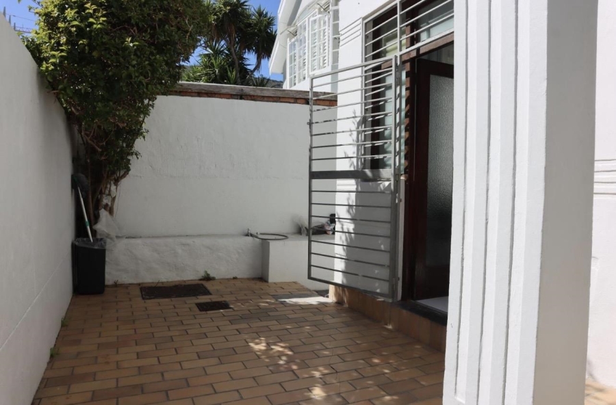 2 Bedroom Property for Sale in Sea Point Western Cape